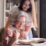 Poemas para abuelas: 12 composiciones dedicadas con amor